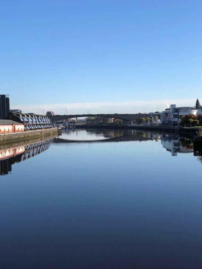 Sec/ Hydro Two Bed Flat With Free Parking And Great View Daire Glasgow Dış mekan fotoğraf