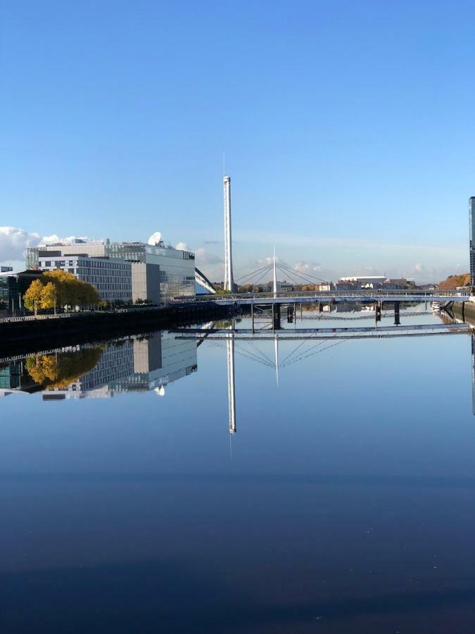Sec/ Hydro Two Bed Flat With Free Parking And Great View Daire Glasgow Dış mekan fotoğraf